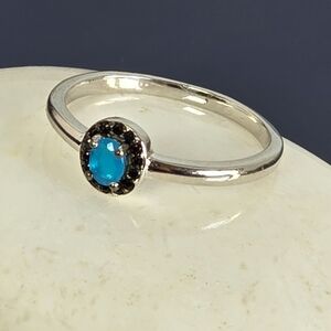 925 Sterling Silver Ring Sz 6.5 with Natural Blue Opal 3x4mm & Black Spinel